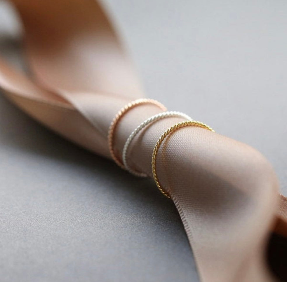 thin twisted band in stainless steel
