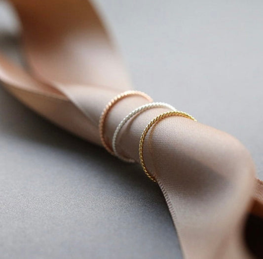 thin twisted band in stainless steel